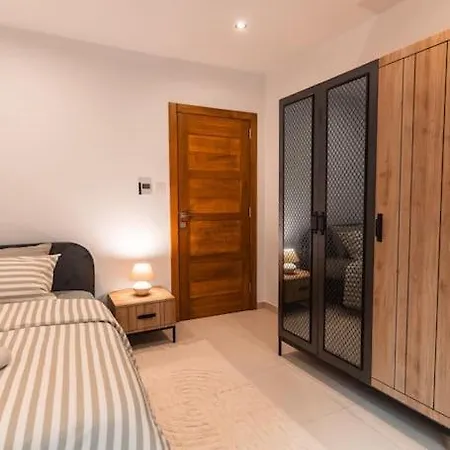 Sea Front - Spacious - Beautiful Apartment Sliema