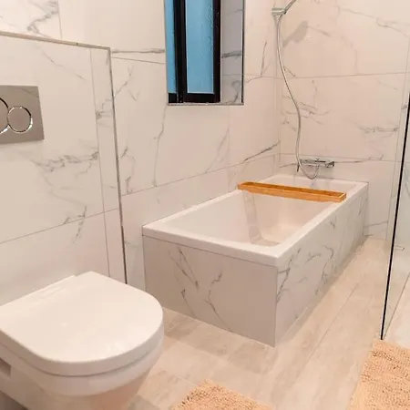 Sea Front - Spacious - Beautiful Apartment Sliema