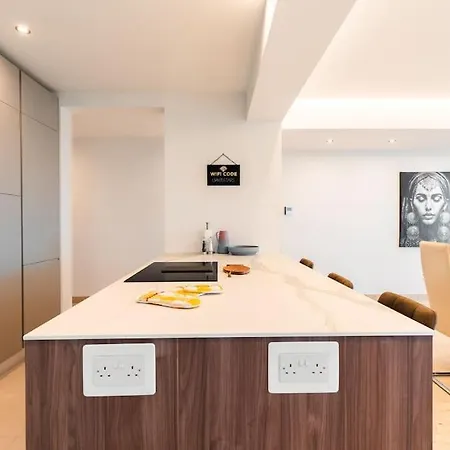 Sea Front - Spacious - Beautiful Apartment