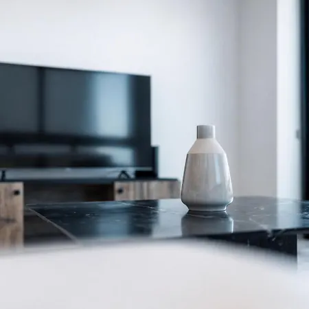 Sea Front - Spacious - Beautiful 슬리에마