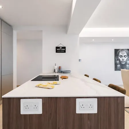 Sea Front - Spacious - Beautiful 슬리에마