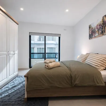 Sea Front - Spacious - Beautiful 슬리에마