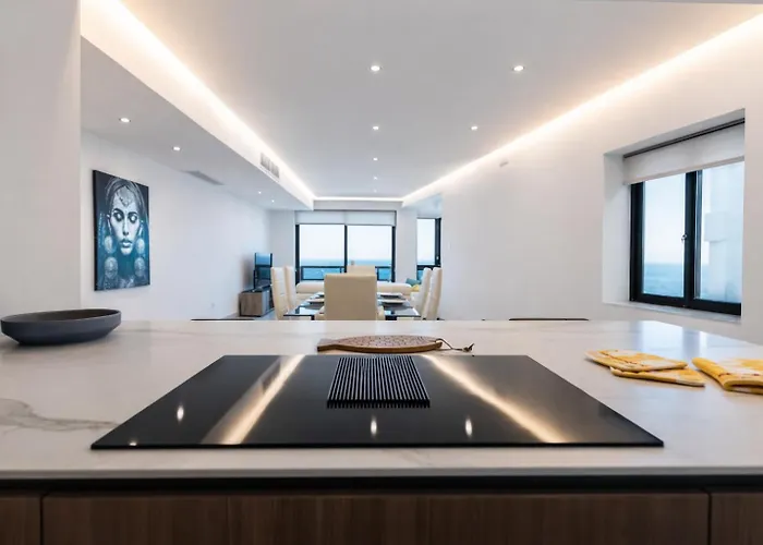 Sea Front - Spacious - Beautiful 슬리에마