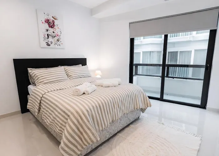 Sea Front - Spacious - Beautiful * Sliema