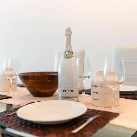 Sea Front - Spacious - Beautiful شقة سليمة