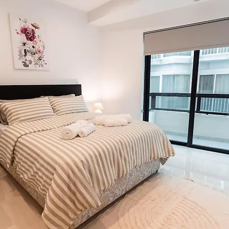Sea Front - Spacious - Beautiful Apartment Sliema
