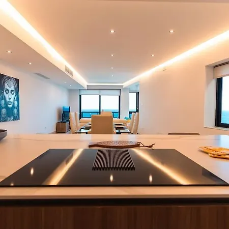 Sea Front - Spacious - Beautiful شقة *