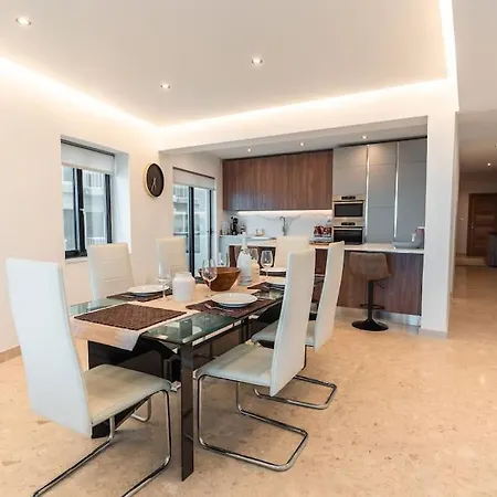 Sea Front - Spacious - Beautiful Lejlighed