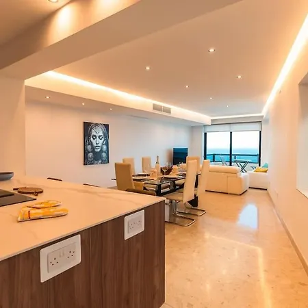 Sea Front - Spacious - Beautiful شقة