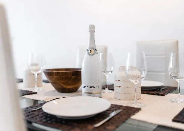 Sea Front - Spacious - Beautiful Apartman Sliema