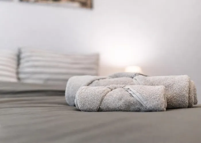 Sea Front - Spacious - Beautiful Apartman Sliema