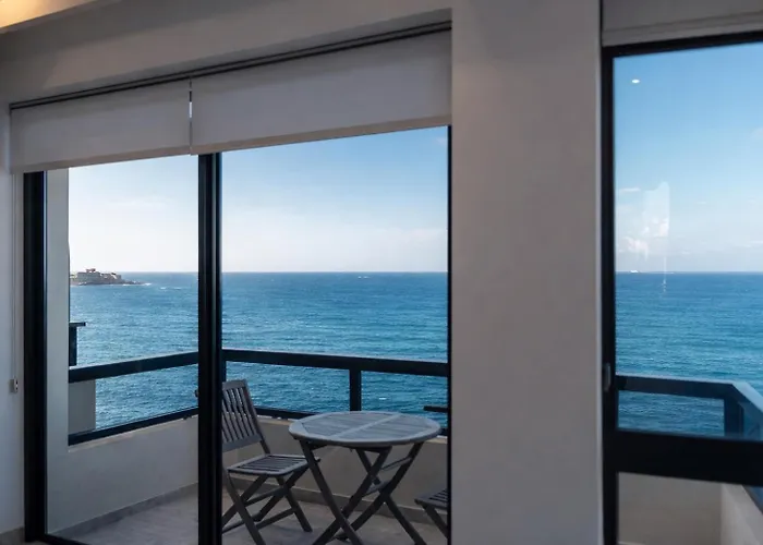 Sea Front - Spacious - Beautiful Apartman Sliema